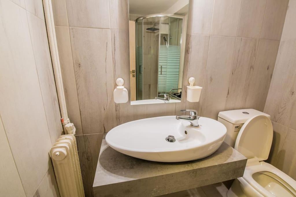 2 Bedrooms Apartment Close To Metro Dafni In Афіни Екстер'єр фото