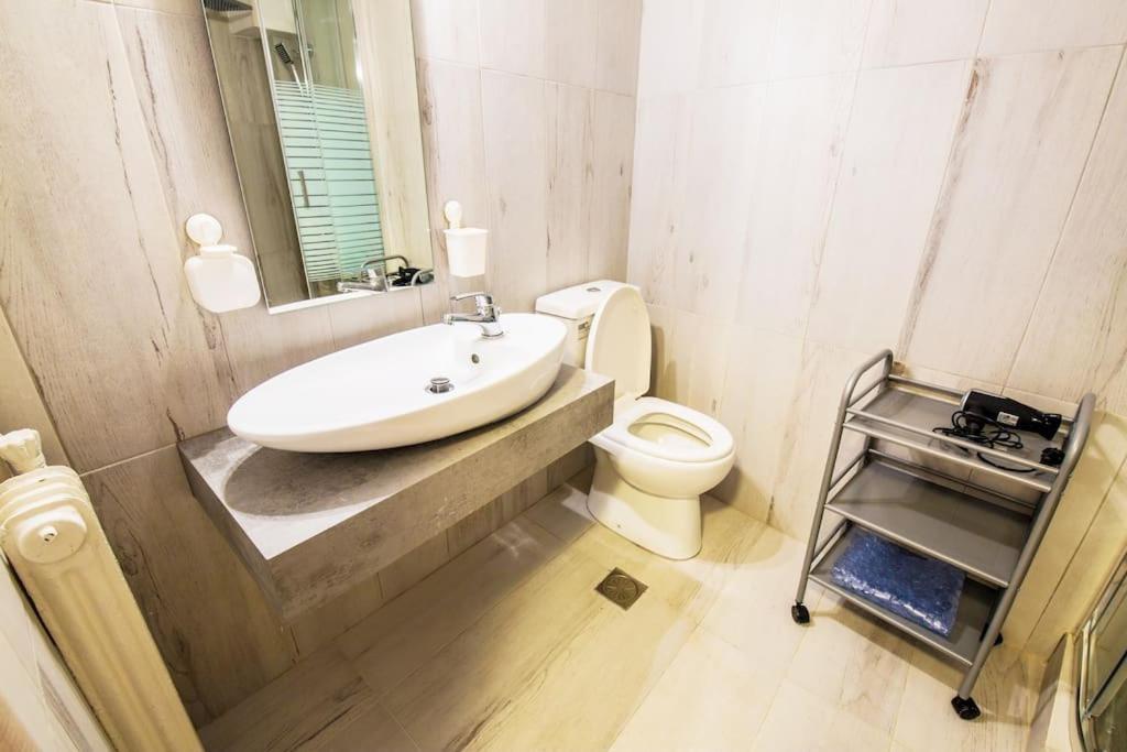 2 Bedrooms Apartment Close To Metro Dafni In Афіни Екстер'єр фото